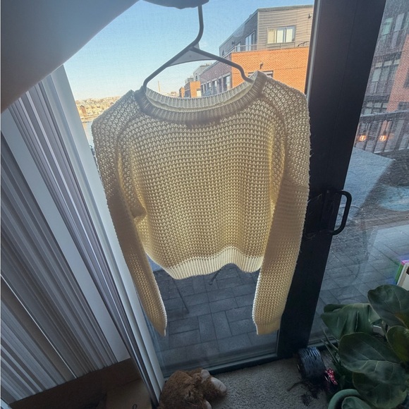 Cozy White Knit Sweater Cropped - Picture 2 of 3